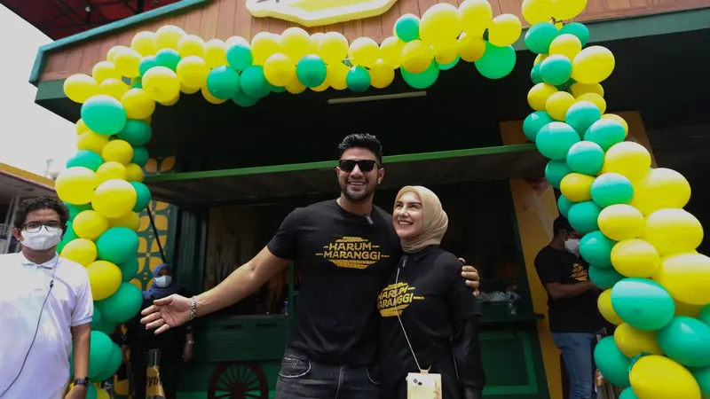 Ammar Zoni dan Irish Bella membuka restoran Sate Maranggi