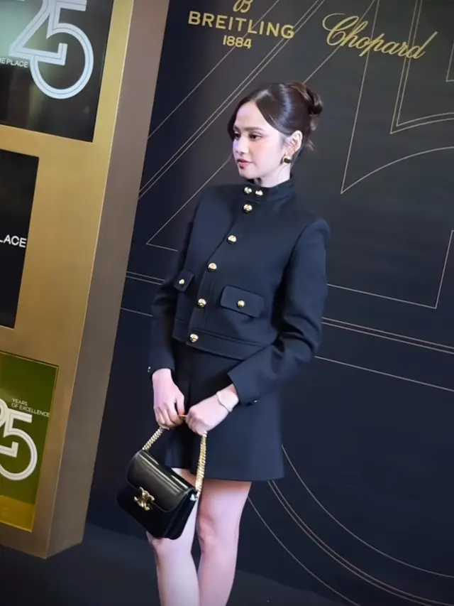 Syifa Hadju saat Hadir di Acara Irwan Mussry bawa tas Celine. [@time.international]