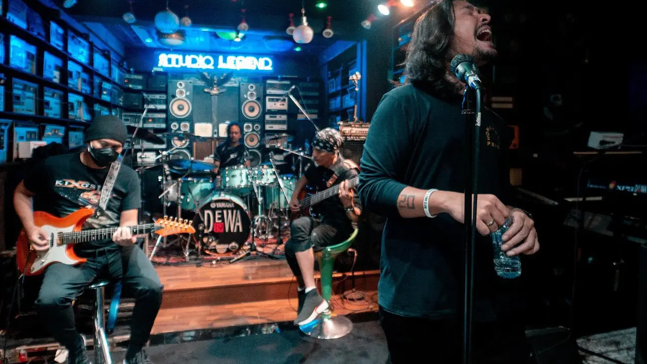 Dewa 19 dengan Ello sebagai vokalisnya