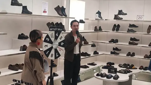 Grand opening gerai sepatu terbaru Andrew Shoes di Puri Indah Mall 2, Jakarta Barat, Jumat, 17 Januari 2025.