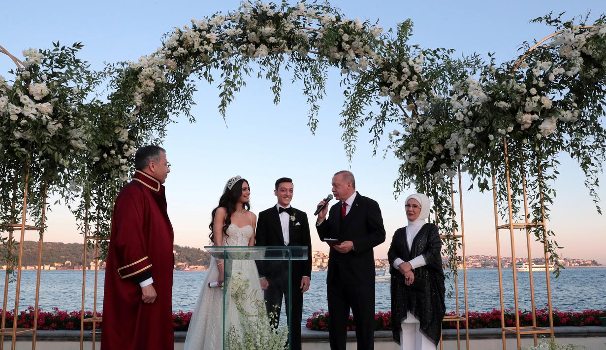 Foto Mesut Ozil Nikahi Ratu Kecantikan Turki Presiden Erdogan Jadi Pendamping Bola Liputan6 Com