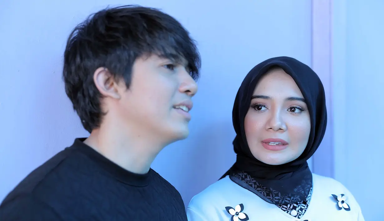 Lima tahun sudah pasangan Zaskia Sungkar dan Irwansyah membina rumah tangga. Hinga kini, pasangan selebriti itu belum juga dikaruniai momongan. (Deki Prayoga/Bintang.com)