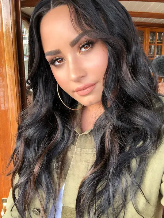 Mengetahui G-Eazy berpesta dengan Demi Lovato, Halsey merasa seperti mendapat tamparan keras. (instagram/ddlovato)