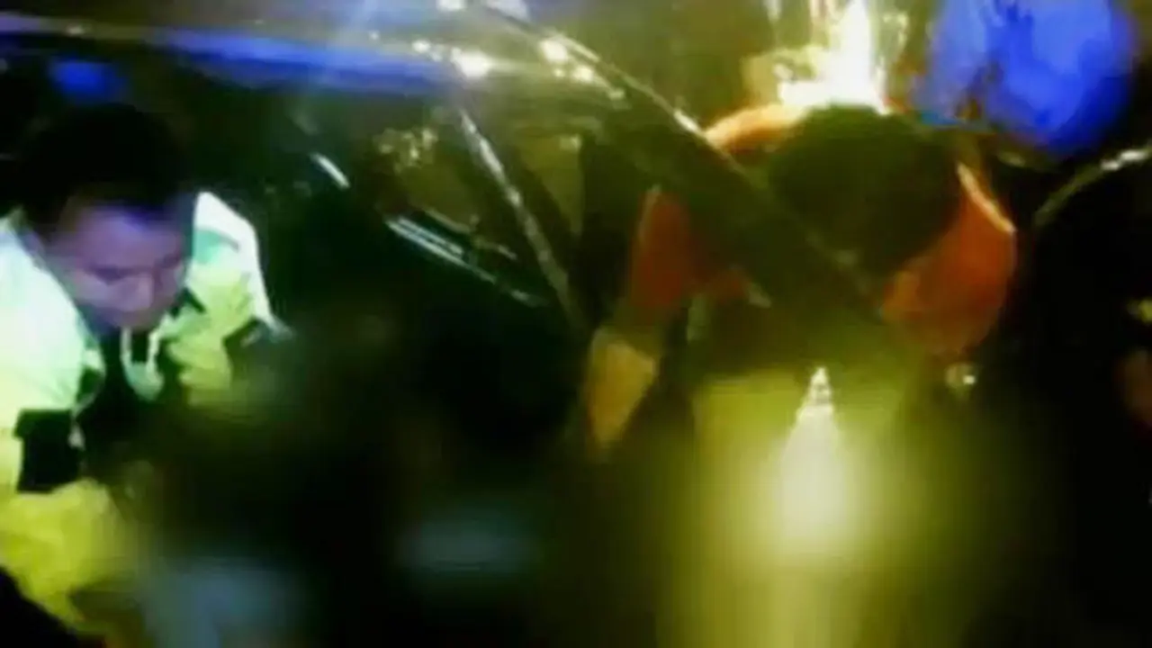 VIDEO: Mobil Tabrak Pohon hingga Terbakar, Anggota Polisi Tewas