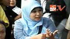 Ratusan petugas sensus berunjuk rasa di halaman BPS Kabupaten Sukabumi, Jabar. Mereka menuntut pembayaran honor mereka. 