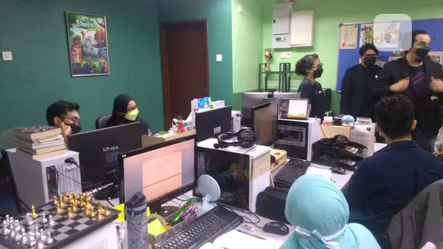 Tim naskah untuk animasi Upin-Ipin.