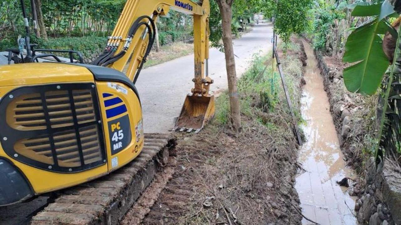 Pemkot Makassar Kerahkan Ekskavator, Solusi Jangka Panjang Penanganan Banjir Makassar di Manggala