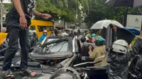 Kronologi Pohon Palem Tumbang di Pondok Indah Timpa Mobil Lexus hingga Tewaskan Eks Direktur Danareksa