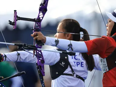 Cabang olahraga panahan membuka perjuangan Tim Indonesia di Olimpiade Paris 2024. Tampil di Invalides Arena, Paris, Kamis (25/7/2024) panahan menjalani rangkaian kualifikasi. Dari tiga atlet putri yang tampil, Diananda Choirunnisa, Rezza Octavia dan Syifa Nur Afifah Kamal, Diananda meraih hasil terbaik dengan menempati peringkat ke-6 dengan koleksi total 670 poin, diikuti Rezza di posisi 32 dengan 650 poin dan Syifa di posisi 43 dengan 640 poin. (Dok. NOC Indonesia)