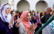 Muslimah cantik di AS gelar aksi melawan islamofobia