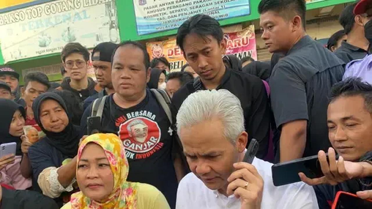 Ganjar juga melihat bangsa Indonesia memiliki banyak UMKM dan industri ekonomi kreatif yang banyak sekali dan dapat berkembang di berbagai sektor.