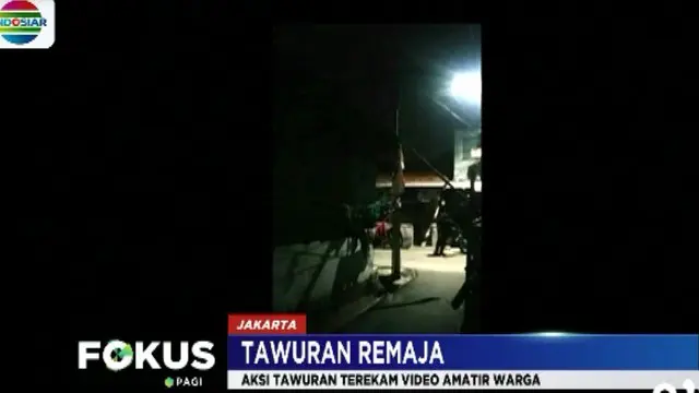 Rekaman Video Amatir Tawuran 2 Kelompok Remaja di Jatinegara