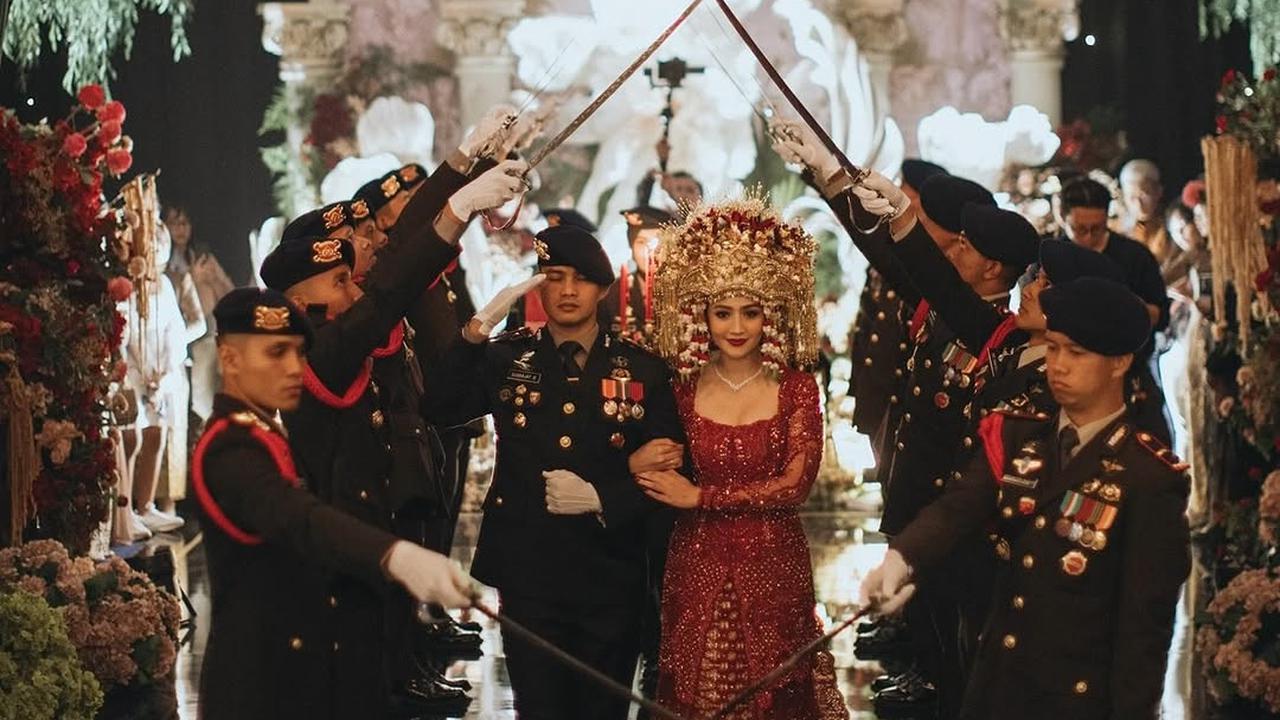Jadi Istri Polisi, Ini Potret Febby Rastanty Pakai Seragam Ibu Bhayangkari Bikin Terpukau