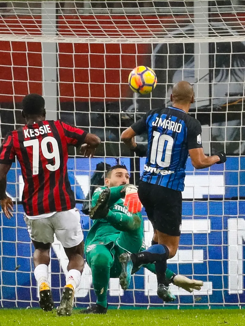 AC Milan Taklukkan Inter Milan