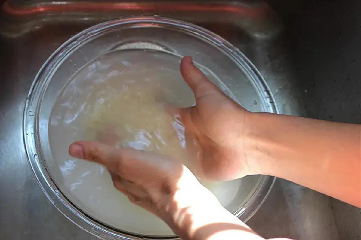 Cara Menanak Nasi Agar Tidak Cepat Basi dengan Tekstur Pulen