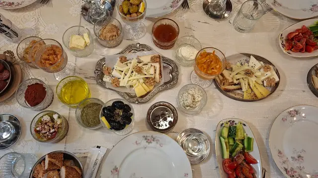 Menu Sarapan Tradisional Keluarga Turki