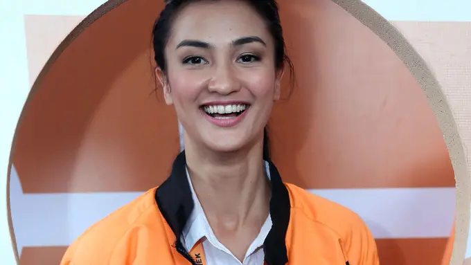 [Bintang] Atiqah Hasiholan