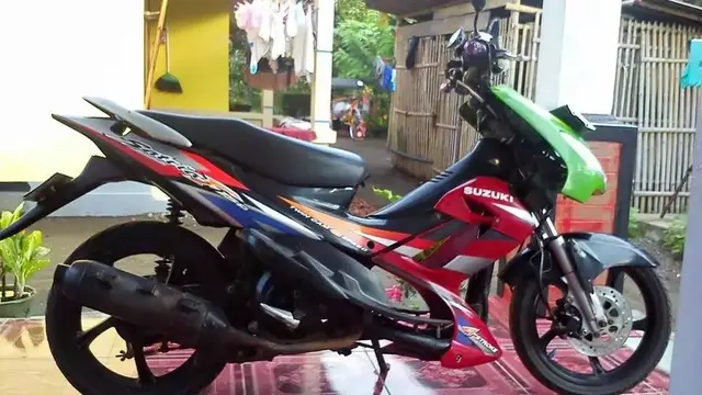 8 Potret Nyeleneh Orang Modifikasi Dua Motor Jadi Satu Ini Unik Banget