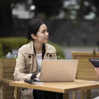 Seorang introvert memiliki kelebihan dalam berpikir sebelum mengatakan sesuatu/copyright freepik