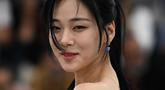 Penyanyi dan aktris Korea Selatan Kim Hyung-Seo berpose selama sesi pemotretan untuk film tersebut "Hwa Ran" (Hopeless) di Festival Film Cannes ke-76 di Cannes, Prancis selatan, 25 Mei 2023. (Patricia De Melo Moreira/AFP)
