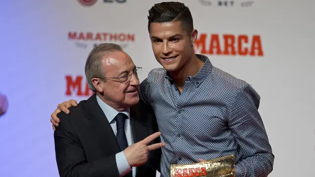Raih Trofi Marca, Ronaldo Peluk Presiden Real Madrid