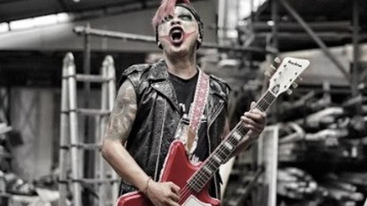 Gitaris Prison Of Blues Bayu Randu Bagikan Pengalaman Pengelolaan Royalti Pertunjukan di Eropa
