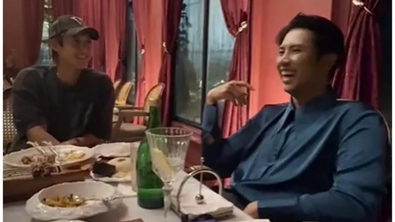 6 Potret Ricky Cuaca Bertemu Kim Hyun Joong di Jakarta, Akrab Bak Sahabat Lama