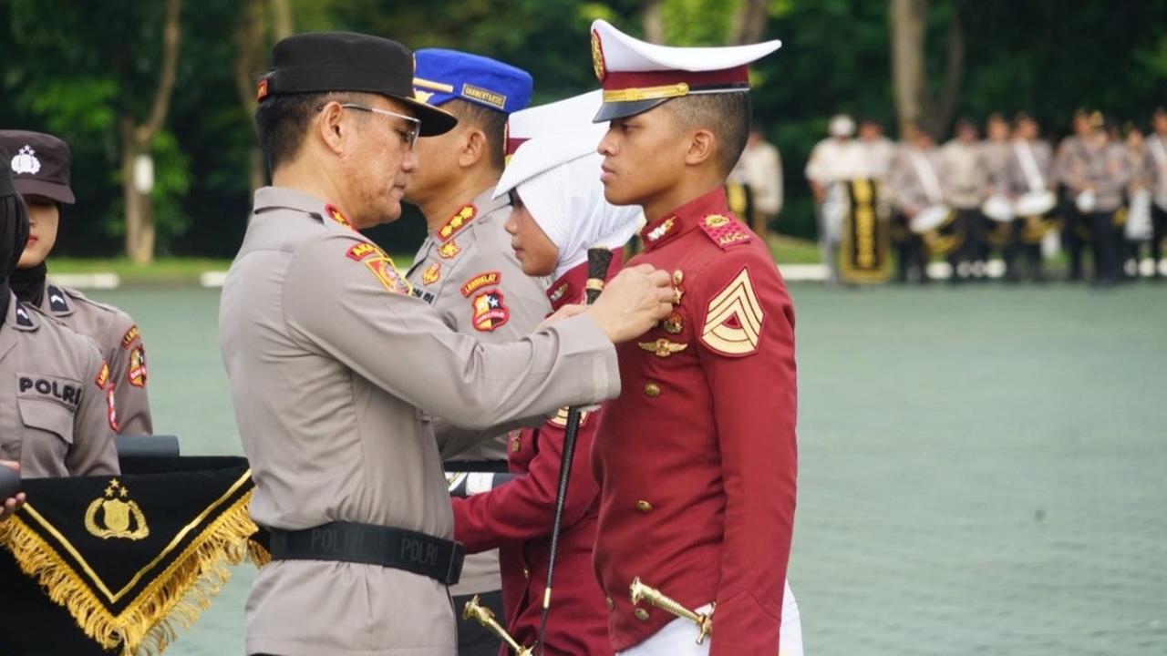 Berprestasi di Kancah Internasional, Personel Akpol dan Taruna Ini Dapat Pin Emas dari Kapolri