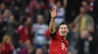 Mesin gol Bayern Munchen, Robert Lewandowski, menjadi incaran beberapa raksasa Eropa seperti Real Madrid, Manchester United dan juga City. (EPA/Andreas Gebert)