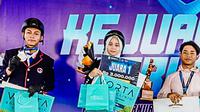 Atlet equestrian cilik, Aqilah Latisha (tengah), berhasil meraih gelar juara di&nbsp;Kelas SJ 70 Cm Open Kejuaraan Berkuda Gubernur Cup Sumatera Selatan&nbsp;di Arena Berkuda 3D Stable Palembang, 5 dan 6 Agustus lalu. (dok.&nbsp;Gubernur Cup Sumatera Selatan)