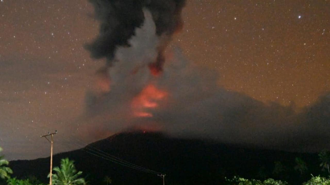 Ledakan Besar Terdengar saat Gunung Lewotobi Laki-Laki 2 Kali Meletus Jumat Dinihari, Semburan Abu Capai 3 Km
