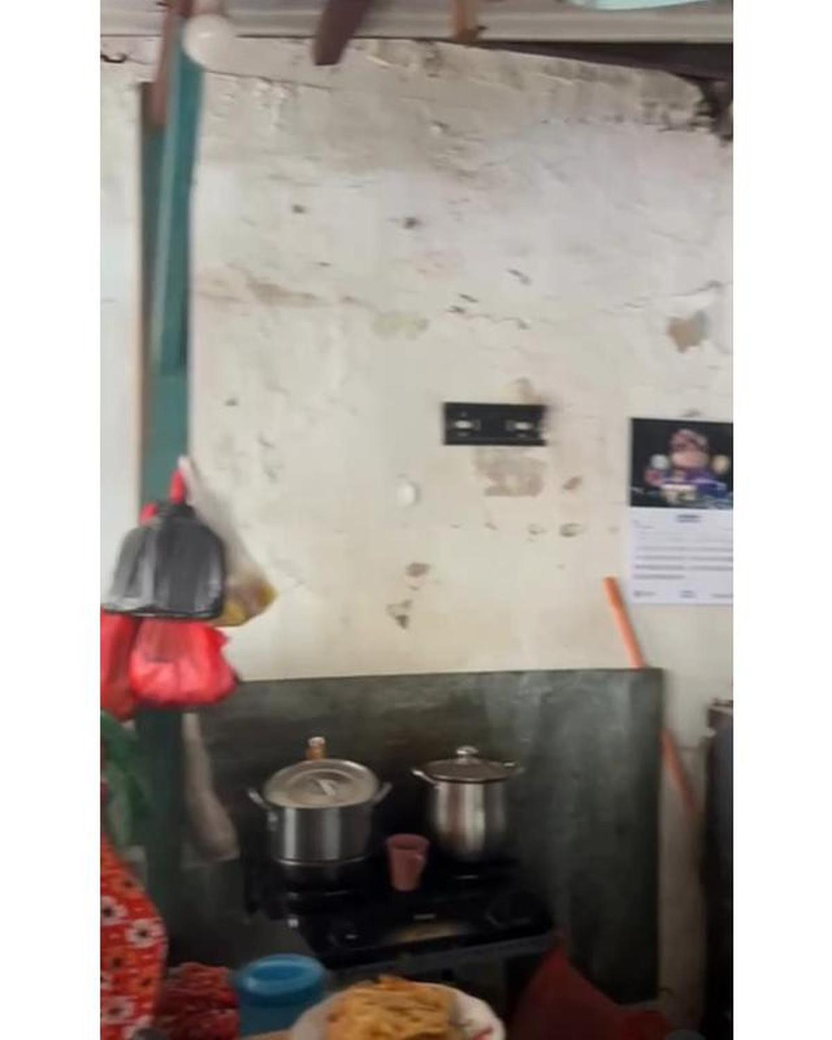 6 Potret Kondisi Rumah Diding Boneng yang Roboh, Raffi Ahmad Bantu Renovasi