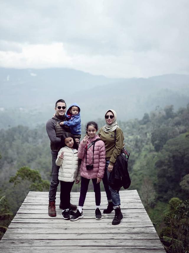 7 Potret Harmonis Rionaldo Stockhorst Bersama Istri, Rumah Tangga Penuh Bahagia (instagram/rio.stokhorst/eischulz).