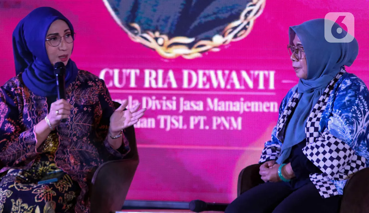 Kepala Divisi Jasa Manajemen dan TJSL PT Permodalan Nasional Madani (PNM) Cut Ria Dewanti bersama sosiopreneur dan pengurus Kreasi Tuli Indonesia Naraya saat diskusi dalam acara Cita dan Cipta Liputan6.com x Fimela di Shangri-La Hotel, Jakarta,  Rabu (31/7/2024). (Liputan6.com/Herman Zakharia)