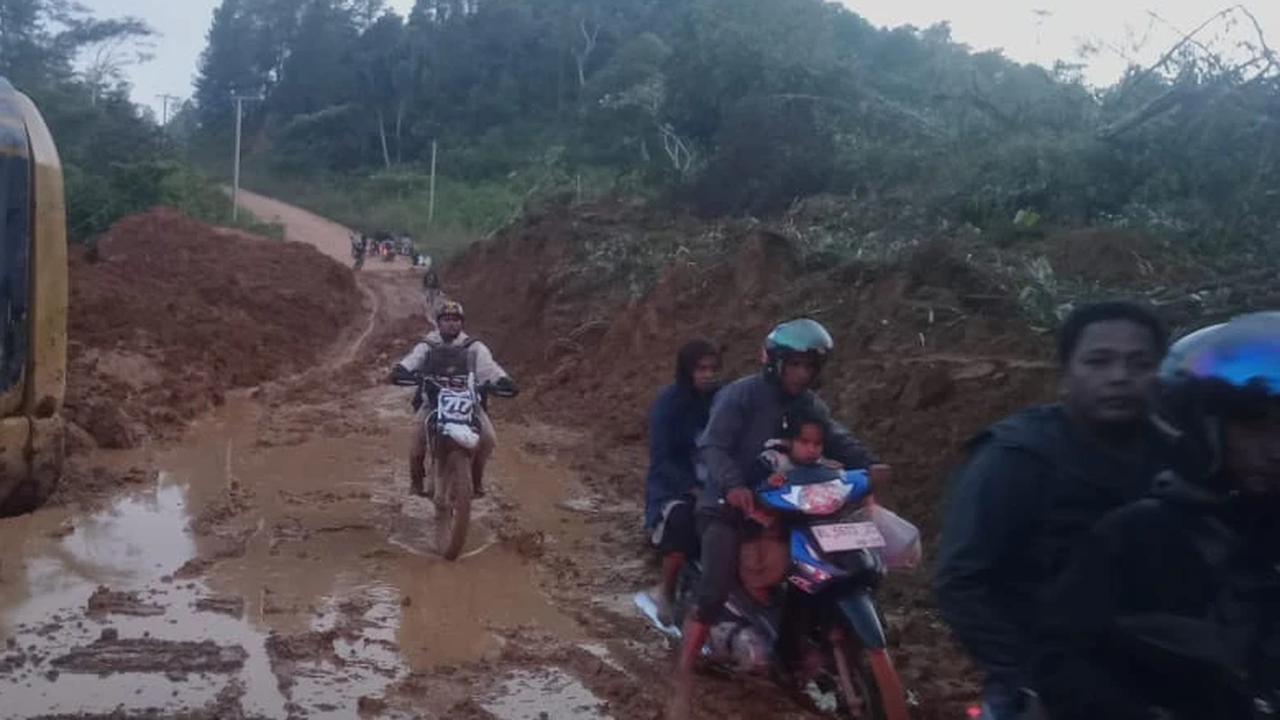 Pembukaan Jalur Longsor di Bener Meriah