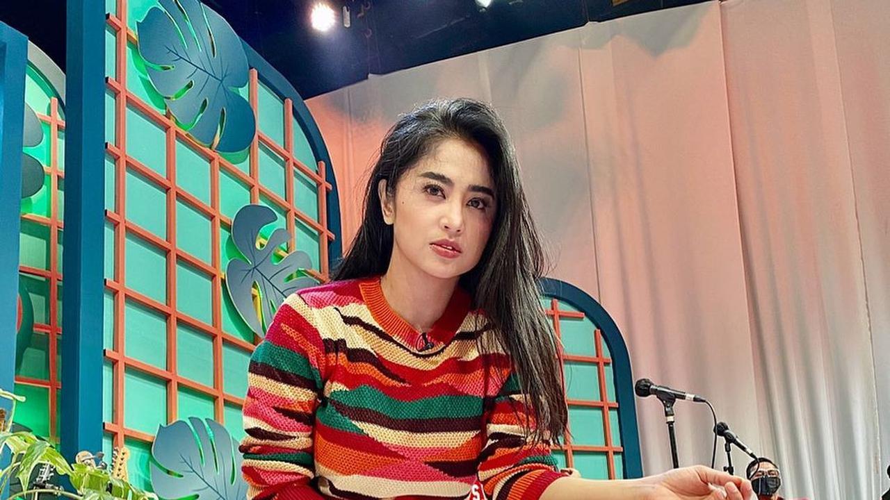 Dewi Perssik. (Foto: Instagram @dewiperssikreal)