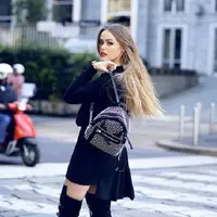 Ingin Terlihat Keren Saat Pakai Tas Ransel? Coba Lakukan Cara Ini (Foto: Pinterest)