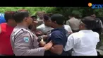Kejengkelan mereka dipicu tidak adanya ganti rugi padahal proyek sudah mulai dikerjakan. Apalagi rumah, sawah, pekarangan, dan kebun sudah dihancurkan menggunakan alat berat.