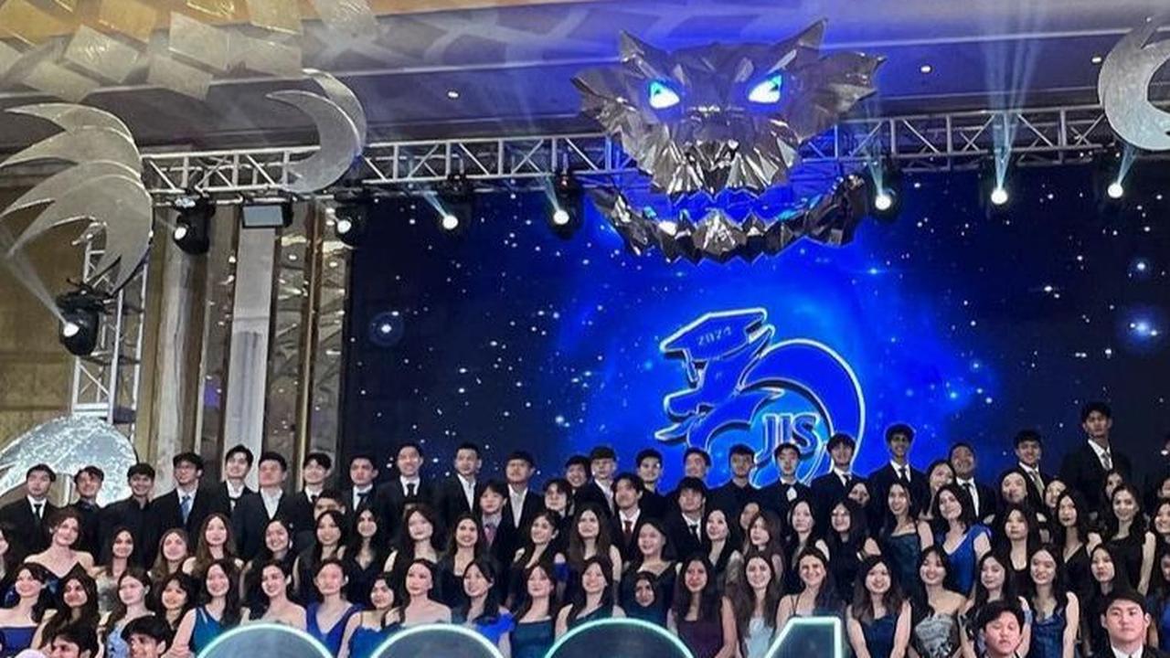 Gala dinner bersama lulusan tahun 2024 ini terlihat sangat berkelas.