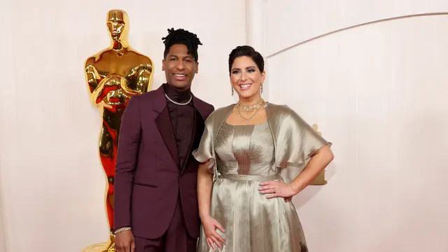 Kejutan, Busana Rancangan Angelina Jolie Debut Perdana di Karpet Merah Oscar 2024