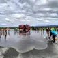 Runway Bandara Djalaludin Gorontalo Dicuci dari abu vulkanik gunung ruang (Arfandi Ibrahim/Liputan6.com)