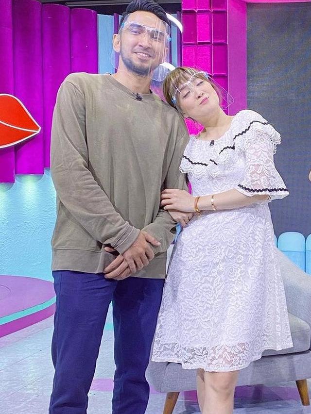 Hapus Foto dan Saling Unfollow, Ini 6 Momen Manis Chika Jessica dan Amec Aris