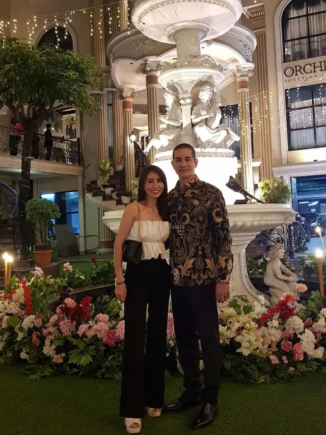 Empat Tahun Menduda, Ini 6 Potret Mesra Okan Kornelius Bareng Kekasih Baru