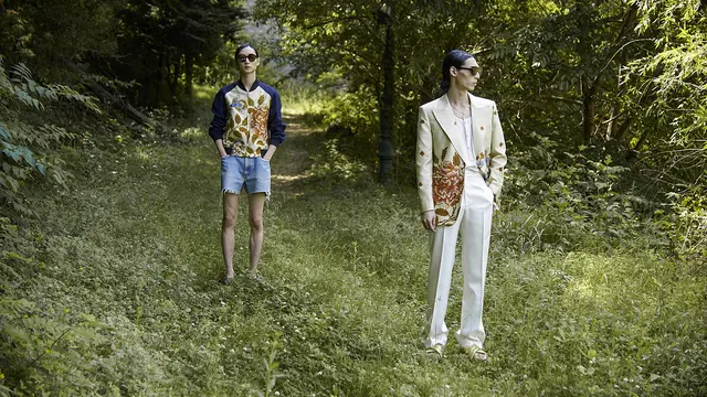 Kolaborasi Iwan Tirta x Kim Seo Ryong, Ketika Kain Batik Berpadu dengan Modernitas