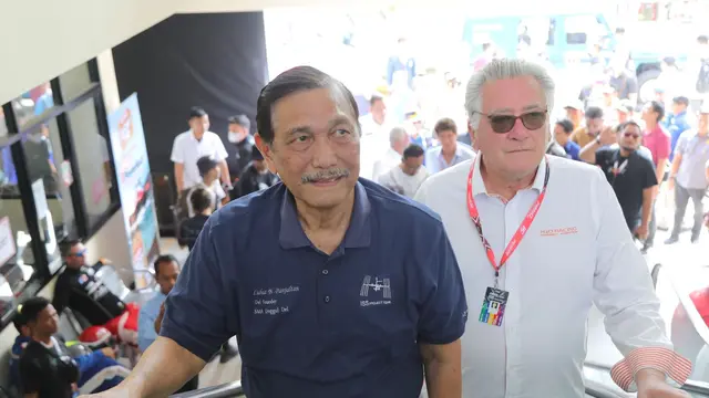 Menteri Koordinator Bidang Kemaritiman dan Investasi Luhut Binsar Pandjaitan dalam konferensi Pers F1 Powerboat Danau Toba, di Balige, Jumat (24/2/2023). (Dok Kemenko Marves)