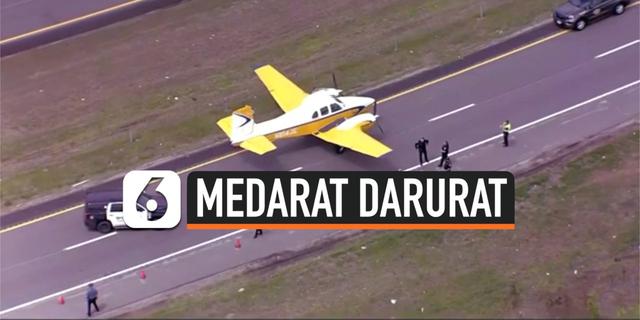 VIDEO: Lihat, Pesawat Mendarat Darurat di Jalan Tol!