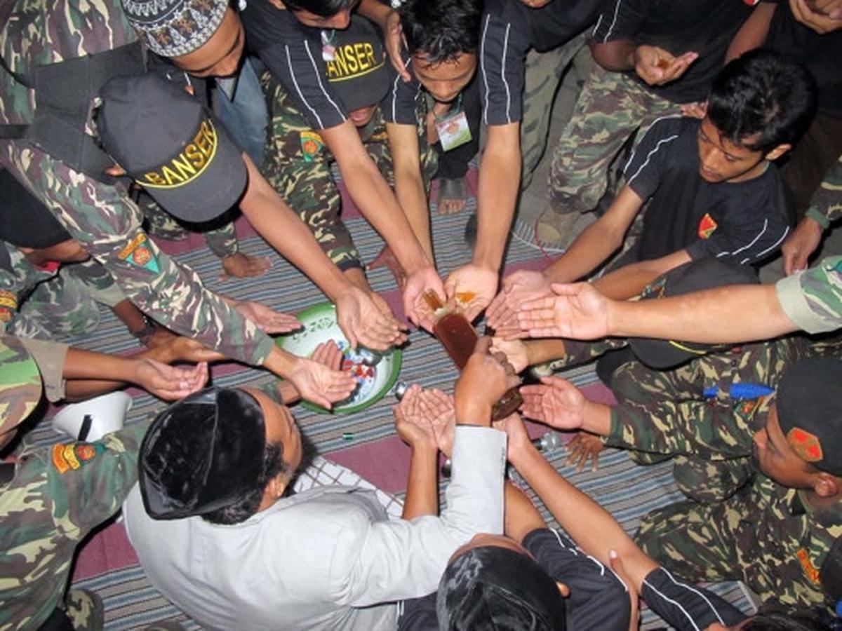 Mengintip prosesi santri di Kediri belajar ilmu kebal