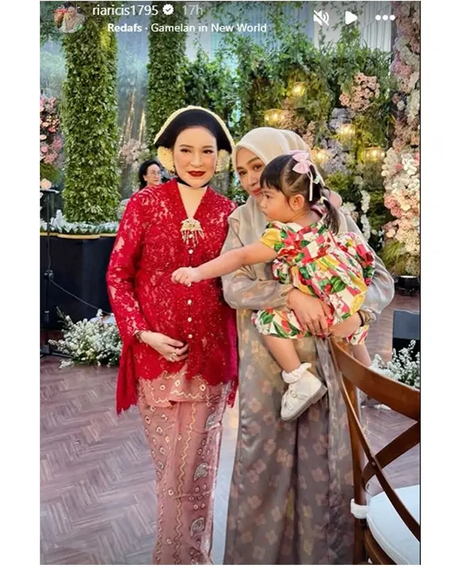 Pesona 8 seleb di acara pengajian dan Mitoni Shandy Purnamasari, Nagita Slavina simpel tapi anggun