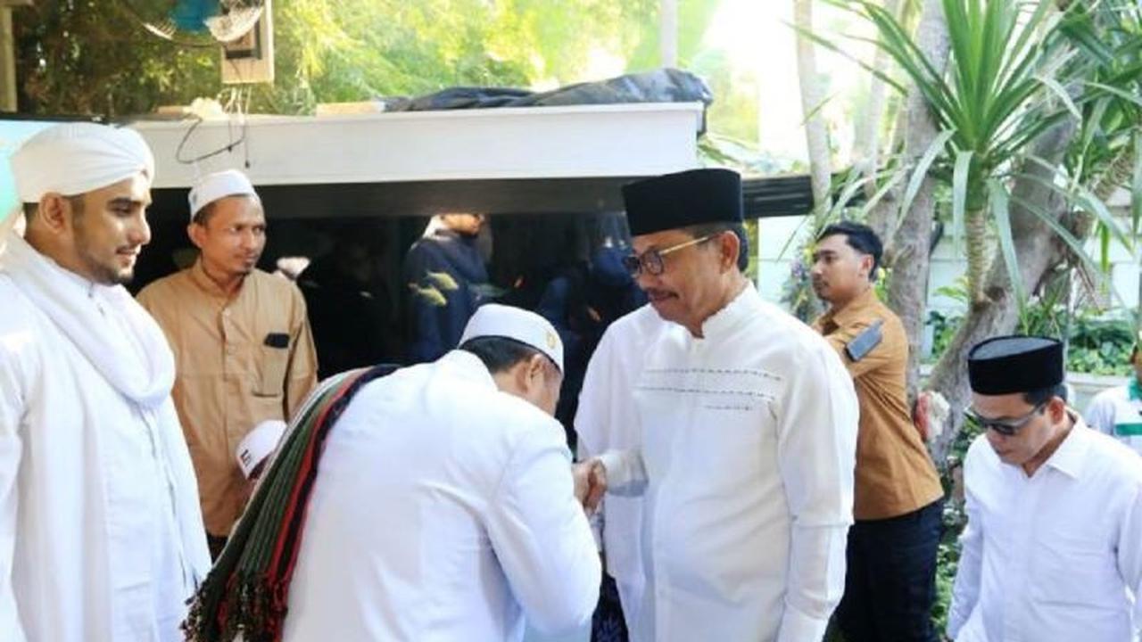 Wali Kota Tangerang Ajak Masyarakat Kelola Sampah Jadi Ladang Amal, Tutup Botol Plastik Bisa Jadi Furnitur!