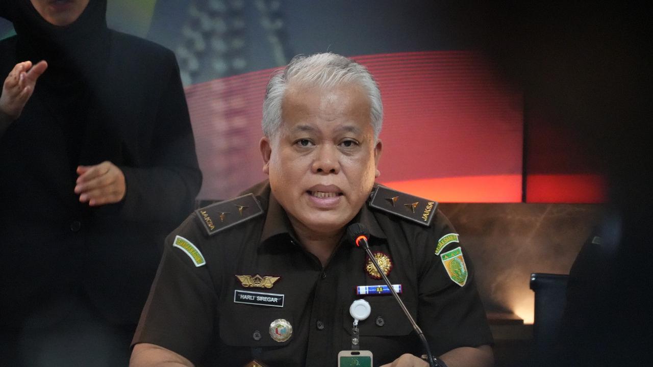 VIDEO: Kejagung Obok-Obok Rumah 'Raja Minyak' Riza Chalid Terkait Korupsi BBM Sita Uang Ribuan Dolar